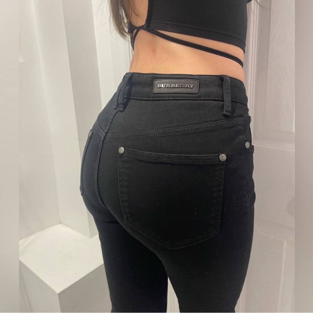 Authentic Burberry Black Dark Wash Denim Jeans

Size 25